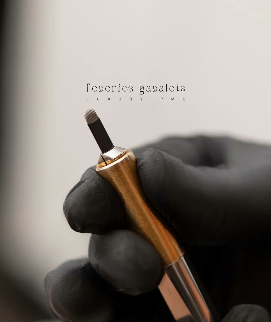 Dermografo utilizzato per il permanent makeup